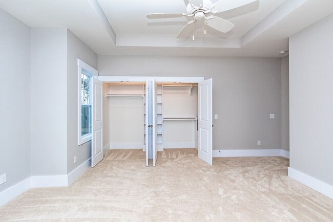 Building Photo - SUMMERWALK