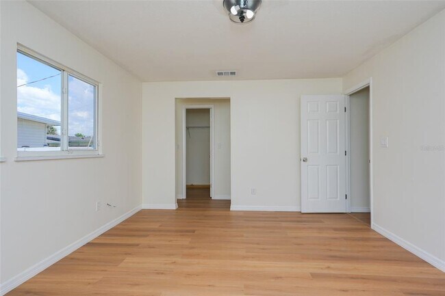 Building Photo - 6515 3rd St Ct W