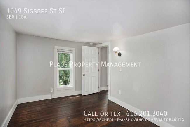 Building Photo - 1049 Sigsbee SE - Gorgeous 3 bedroom house!