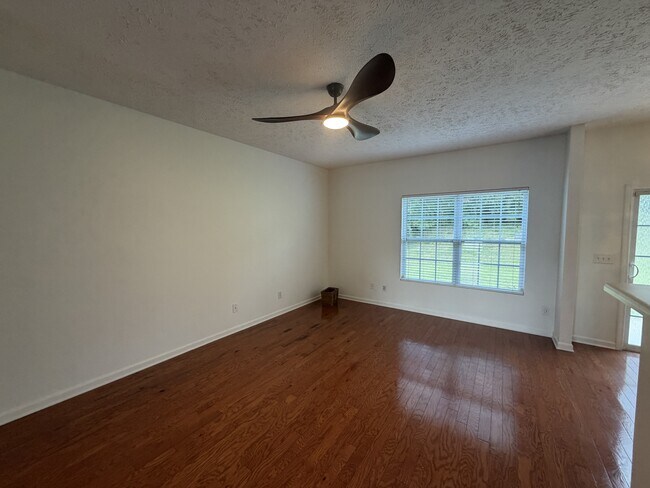 Building Photo - 8304 Oak Knoll Dr