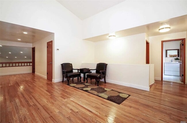 Building Photo - 242 Store Hill Rd