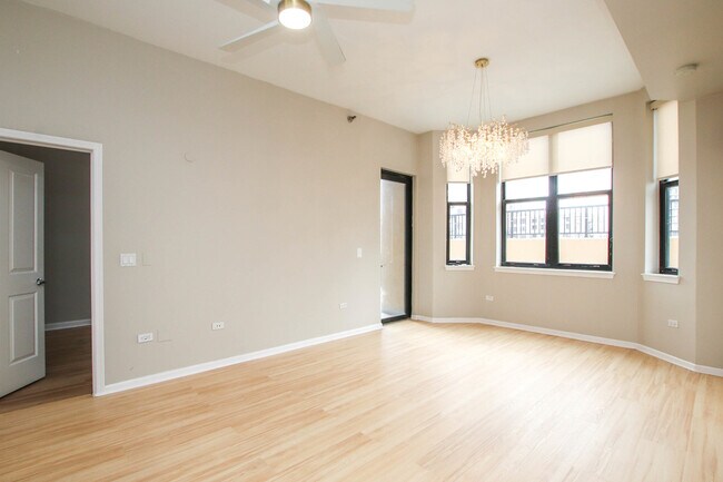 Building Photo - 1464 S Michigan Ave