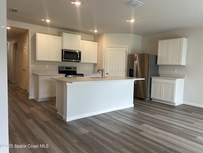 Building Photo - 2398 Angel Rd