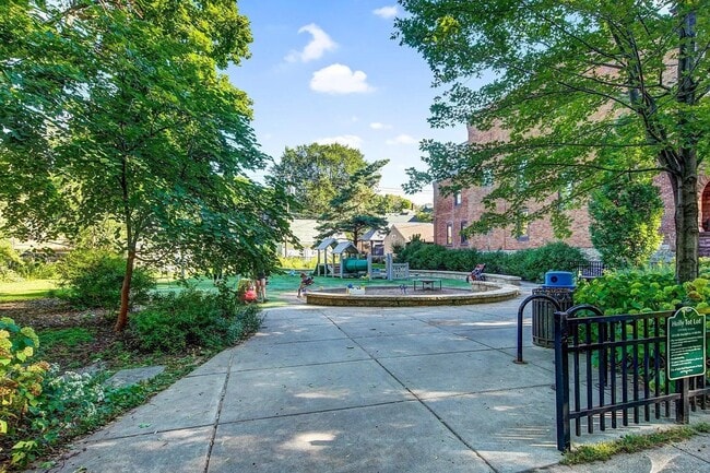 Building Photo - F. Scott Fitzgerald House in Saint Paul Can Be Your Home!