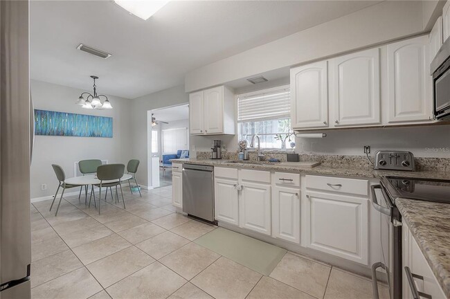 Building Photo - 2523 Lake Ellen Cir