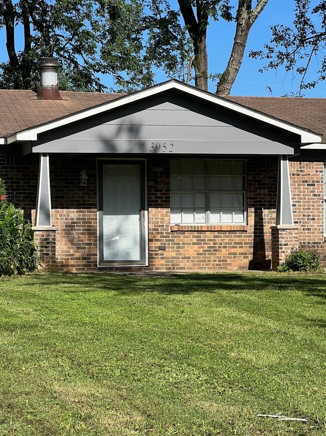Building Photo - 3952 Tanglebush Ln NW