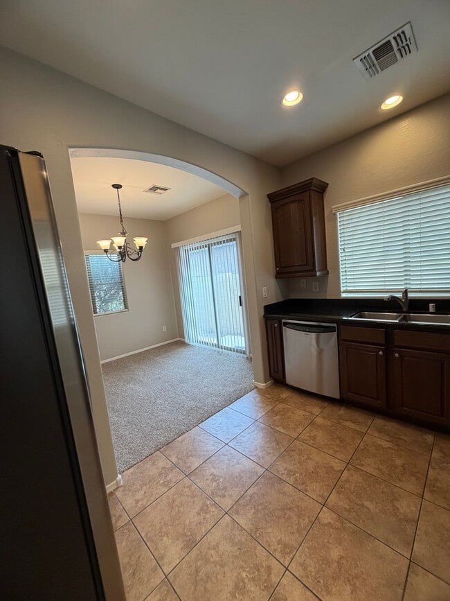 Building Photo - Community pool and a low maintenance yard