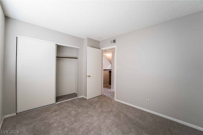 Building Photo - 8705 Isola Dr
