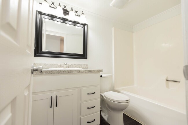 Building Photo - 105 Maplewood Dr