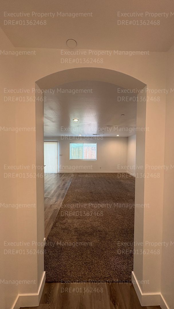 Building Photo - 5 bedroom, 2 bathroom, 3 car garage located near Taft Hwy/ Chevalier Rd