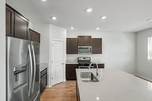 Building Photo - 4 Bed (plus BONUS ROOM), 2.5 Bath Newer Home in NE Salem