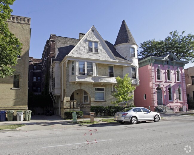 Building Photo - 712 E Wells St