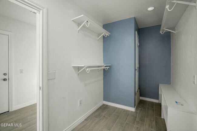 Building Photo - 2606 Justus St