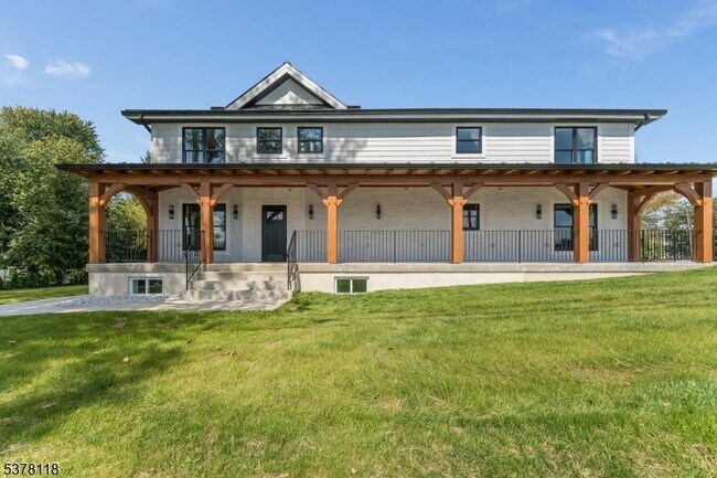 Building Photo - 535 St James Ave