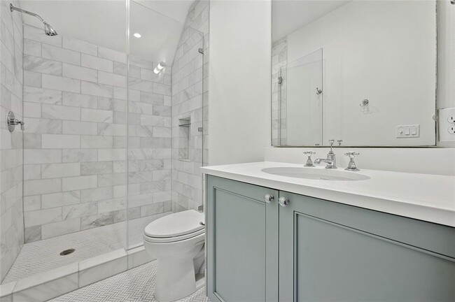 Building Photo - 2518 Sutherland St