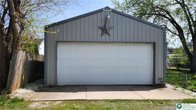 Building Photo - 324 Walnut St