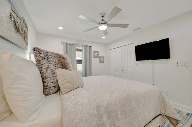 Building Photo - 10 Gulf Blvd