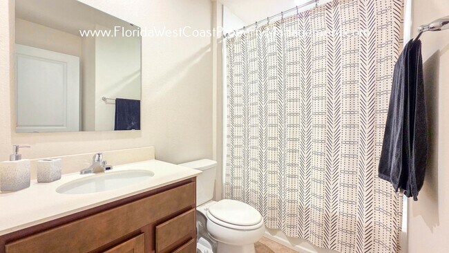 Building Photo - OUTSTANDING TOWNHOME IN LAKEWOOD RANCH! 3 ...