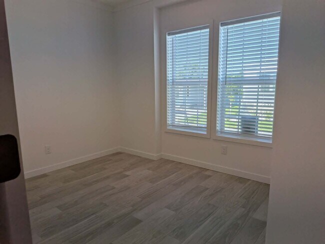 Building Photo - 5702 Blue Harbor Dr