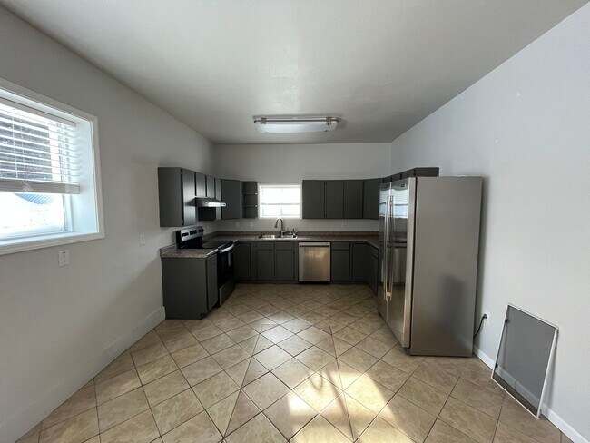 Building Photo - 407 Lathrop St