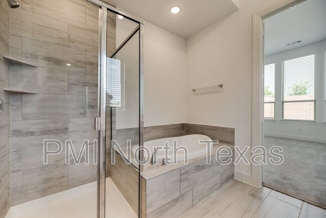 Building Photo - 405 Yellowstone Dr