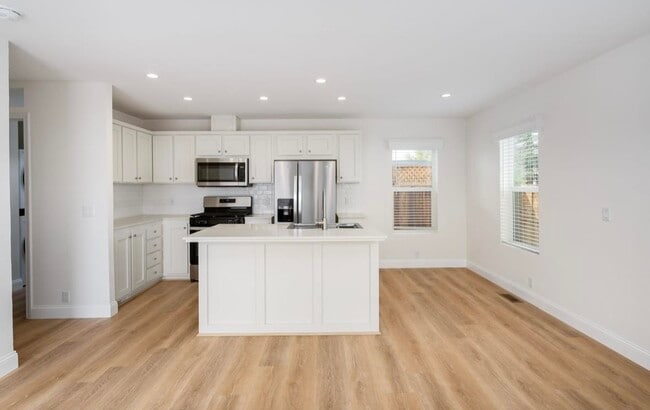 Building Photo - 841 N L St