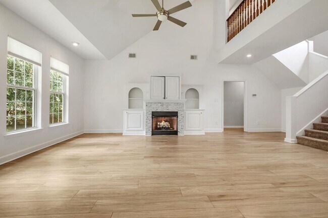 Building Photo - 848 Eagle View Dr