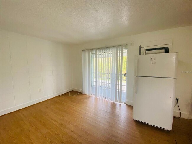 Building Photo - 1341 W Point Dr