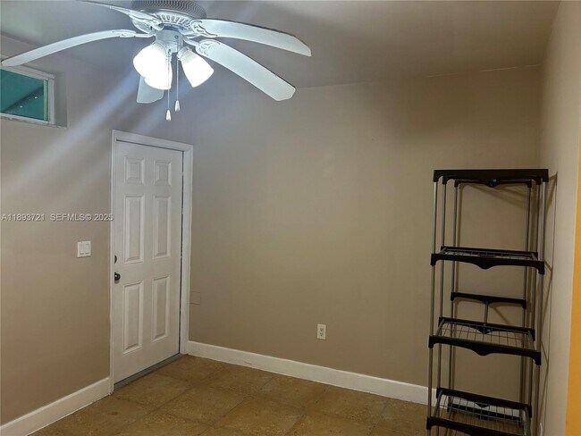 Building Photo - 7630 SW 73rd Pl