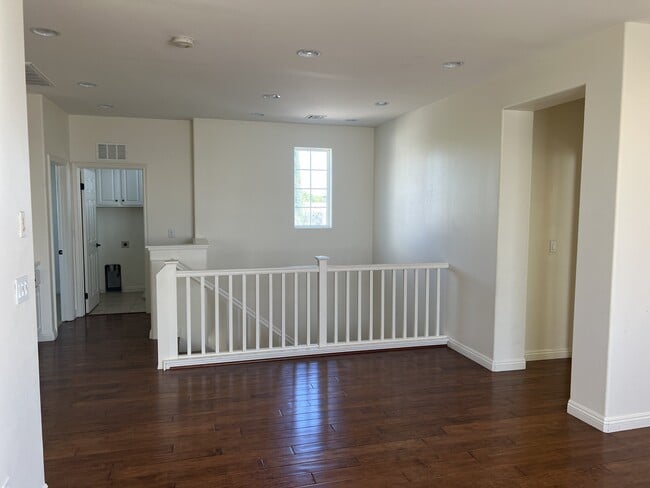 Building Photo - 5210 Village Green Ln