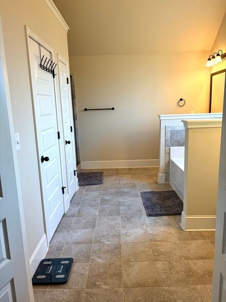 Building Photo - 633 Corsica Ln