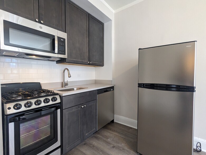 Primary Photo - 2775 N Milwaukee Ave