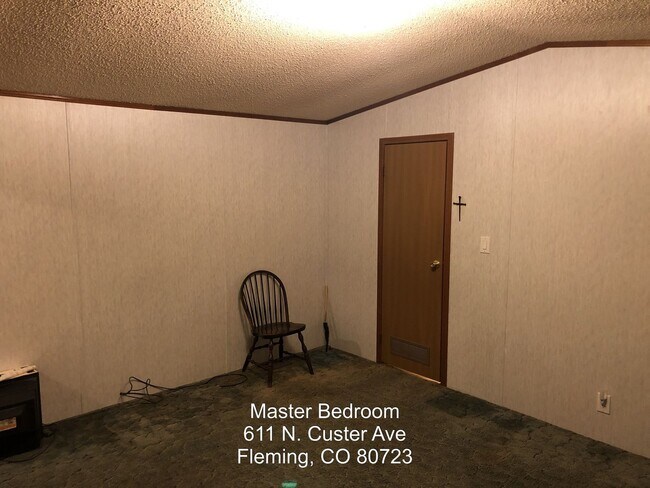 Building Photo - 611 N Custer Ave