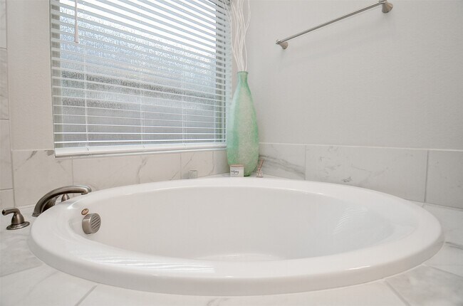 Building Photo - 6926 Myrtle Dr