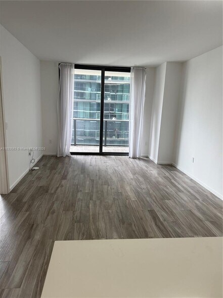 Building Photo - 801 S Miami Ave