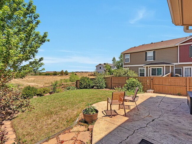 Building Photo - Spacious 3 Bedroom 2 1/2 Bath in Castle Rock!