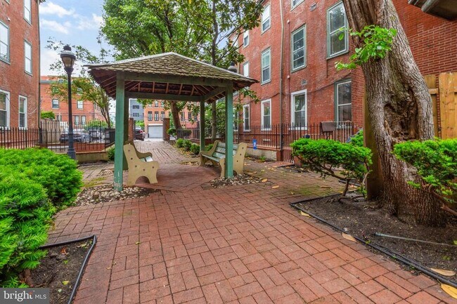 Building Photo - 1723 Wallace St