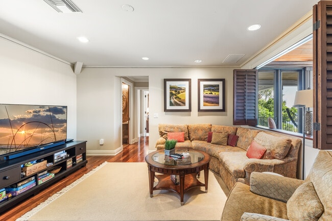 Building Photo - 1600 Treasure Ln