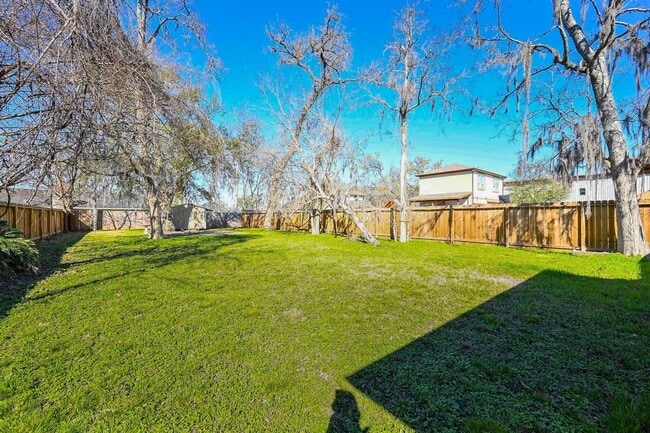 Building Photo - 6607 W T C Jester Blvd