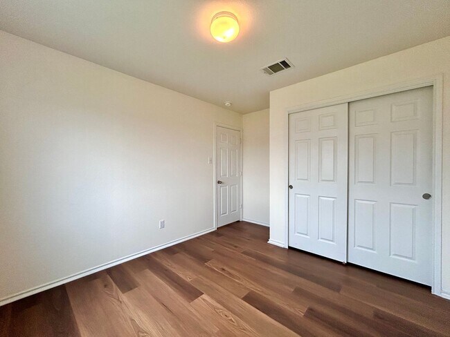 Building Photo - 102 Adamae Ln