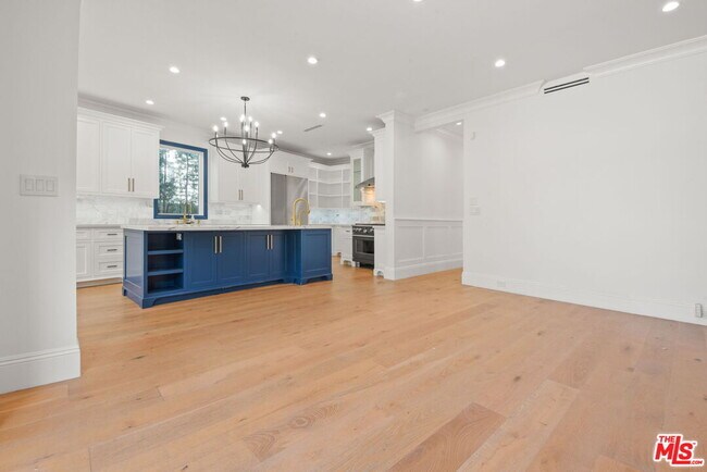 Building Photo - 1153 S Clark Dr