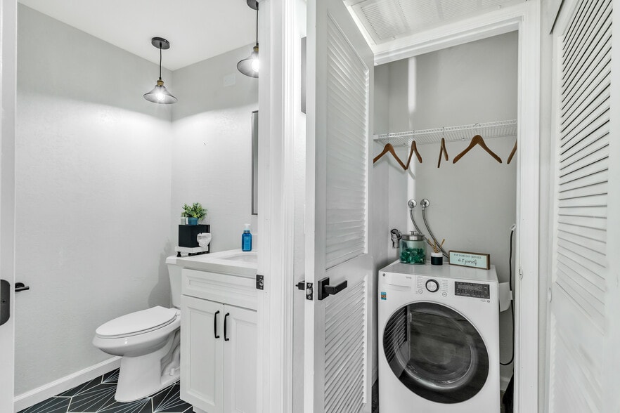 Building Photo - 11233 Tierrasanta Blvd