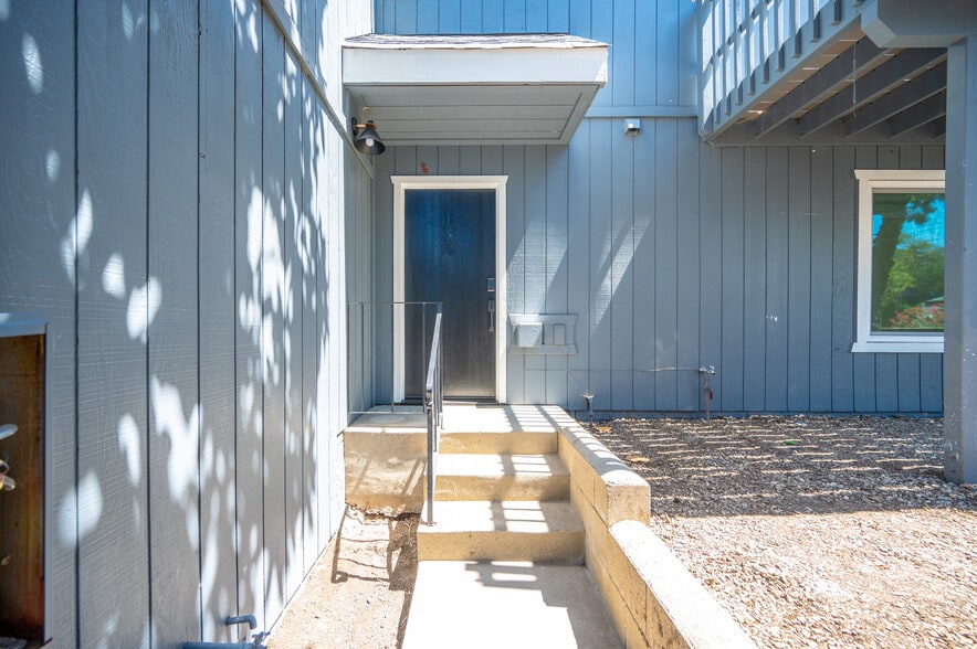 Front Entry - 680 Morro St