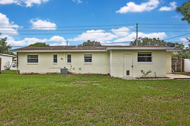 Building Photo - 2711 Aloma Ave