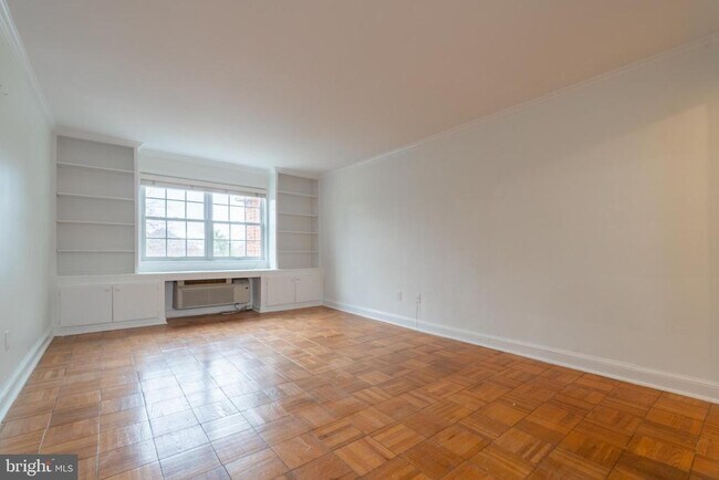 Building Photo - 1718 W Abingdon Dr