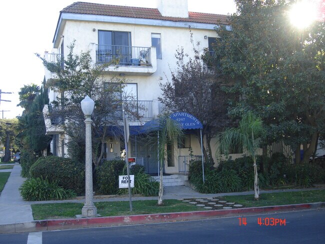 Building Photo - 4267 Beverly Glen Blvd