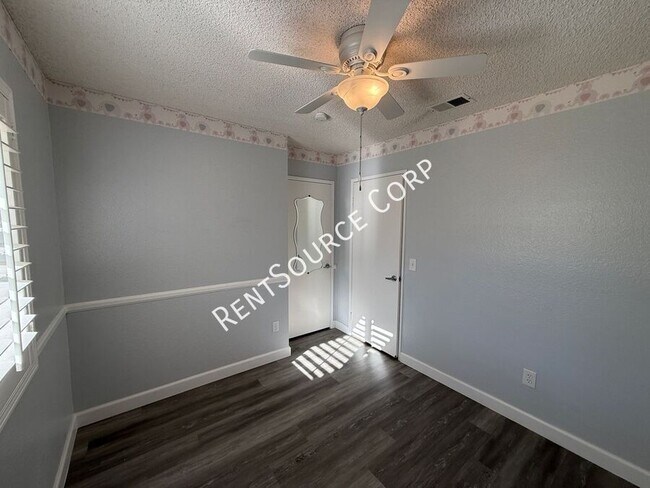 Building Photo - 1940 Simsburry St