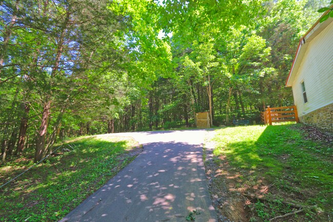 Building Photo - 671 Wolf Hill Rd