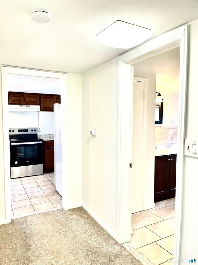 Building Photo - 657 Naugatuck Ave