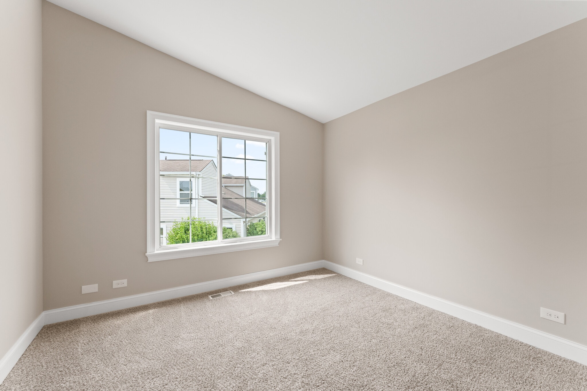 Building Photo - 684 Fieldcrest Dr